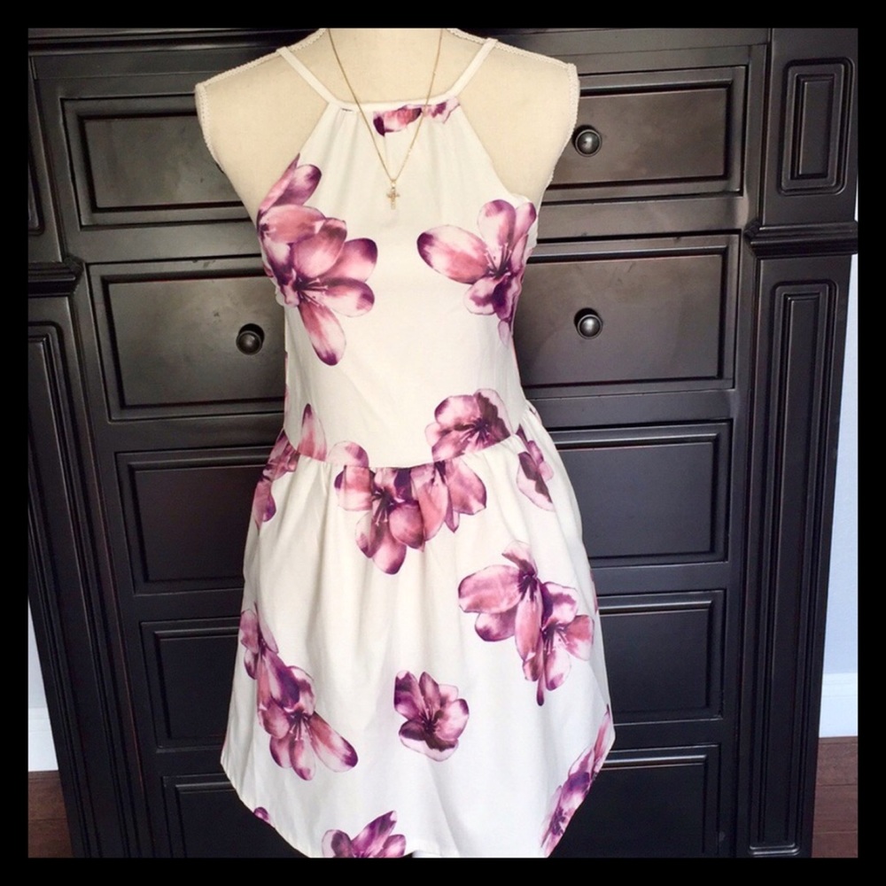 ❤️White Floral Dress❤️ - Picture 1 of 5